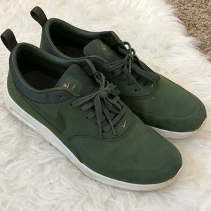 hunter green running shoes